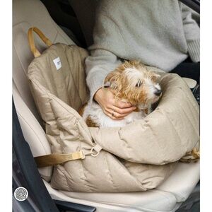 Extremely nice dog car seat. It’s is really beautiful in person.